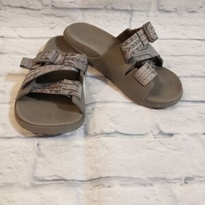 Chaco Womens Size 7 Chillos Gray & Striped Strap Performance Sandals Gently Used